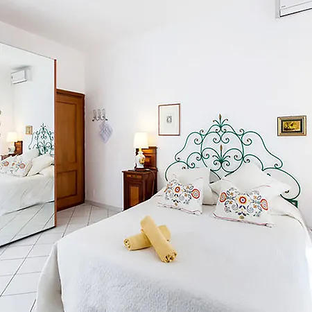 Piazza Fratti Bed & Breakfast 3*