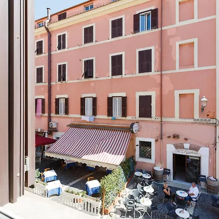 Bed & Breakfast Piazza Fratti 3*