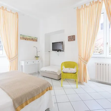 Piazza Fratti 3*