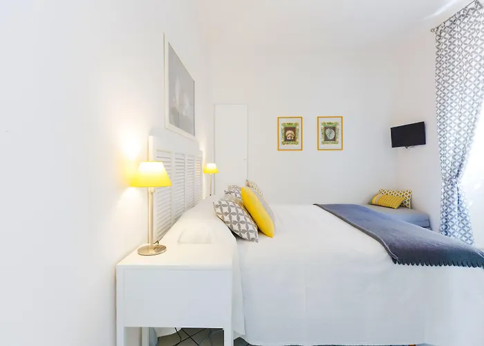 Bed & Breakfast Piazza Fratti 3*