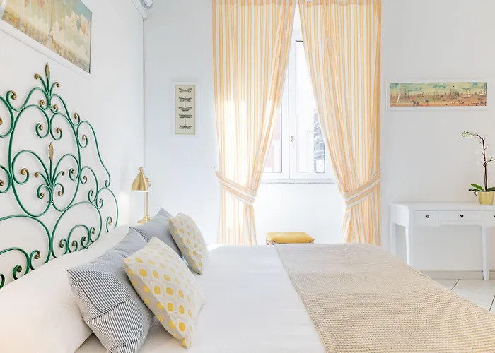 Bed & Breakfast Piazza Fratti 3*