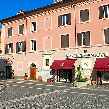Bed & Breakfast Piazza Fratti 3*