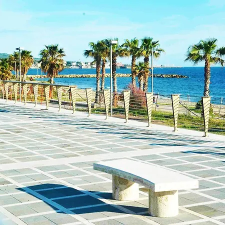 ベッド・アンド・ブレックファスト Piazza Fratti 3*