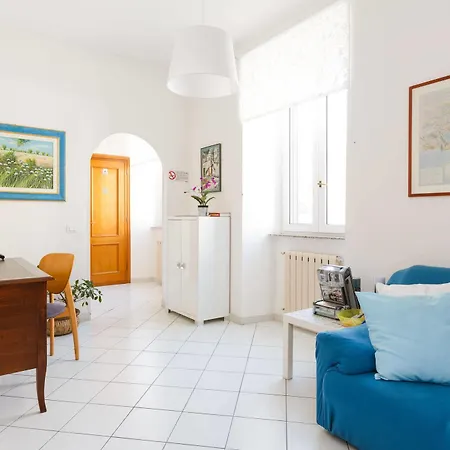 Bed & Breakfast Piazza Fratti 3*