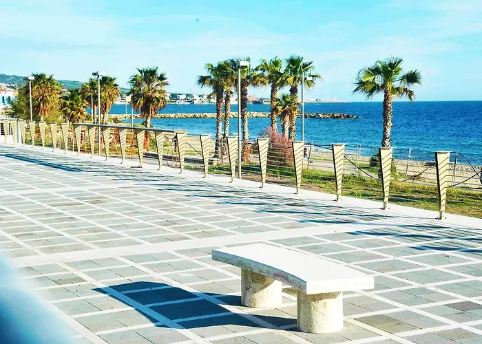 Bed & Breakfast Piazza Fratti 3*