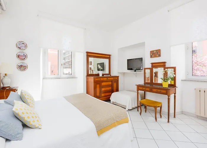 Bed & Breakfast Piazza Fratti 3*